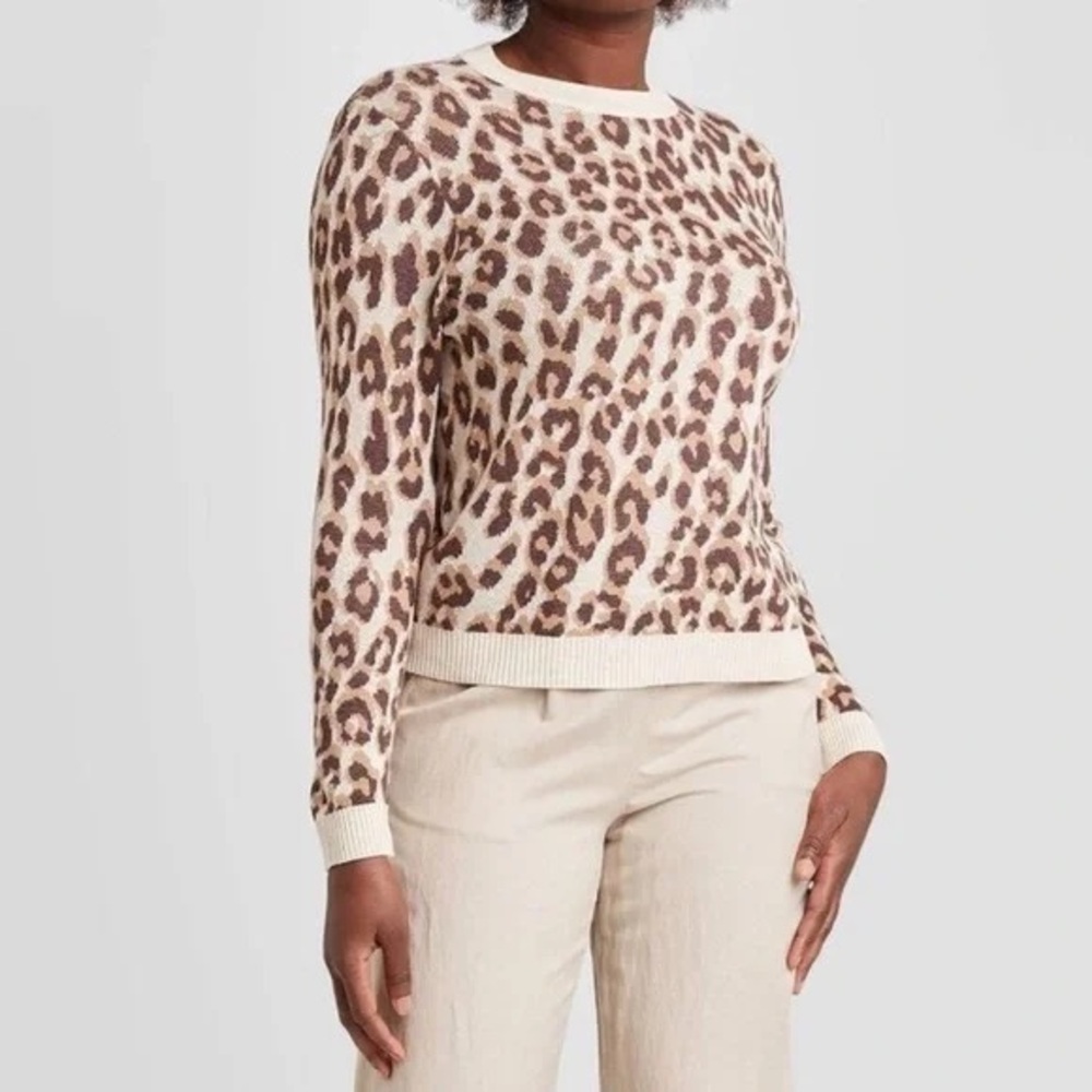 Leopard Print Pullover - Picture 2 of 8